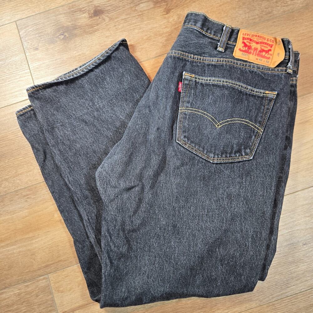 Levis 501 Original Fit Jeans Mens 42x32 Black Wash Button Fly Denim Classic